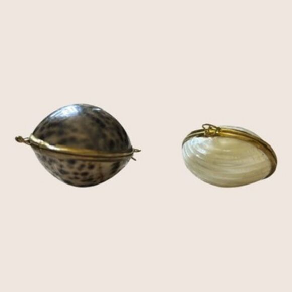 🐚 VTG MOTHER OF PEARL + TIGER COWRIE HINGED SHELL PILL TRINKET JEWELRY BOX SET - Picture 4 of 5